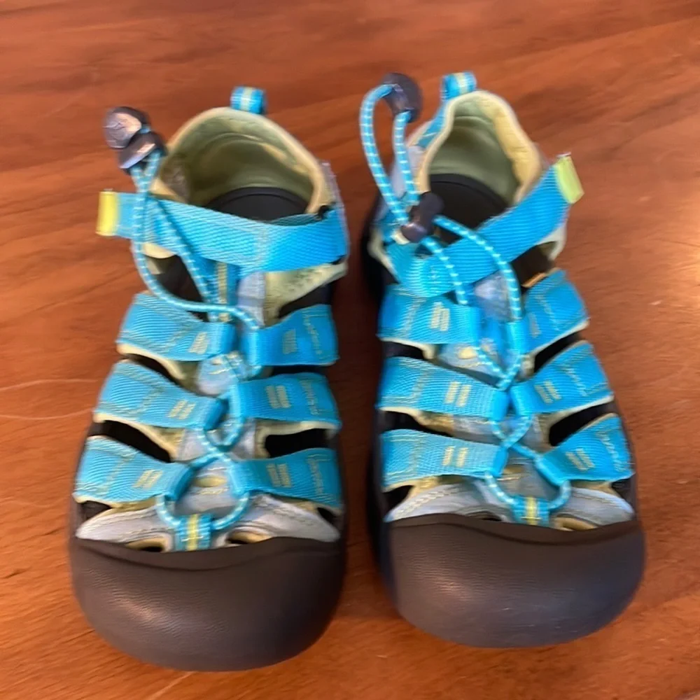 KEEN Water Sandals Size 4